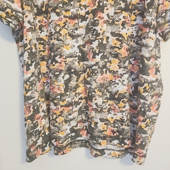Robert Graham Men's Puzzle Print Camo Short Sleeve V-Neck T-Shirt (Size 3XL) - Picture 11 of 13